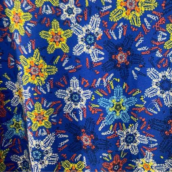 LulaRoe Blue Patterned Top - Size Large - Picture 9 of 10